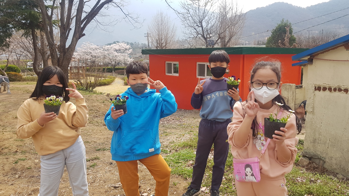 청렴 실천 꽃 심기 활동(2022.3.31.)