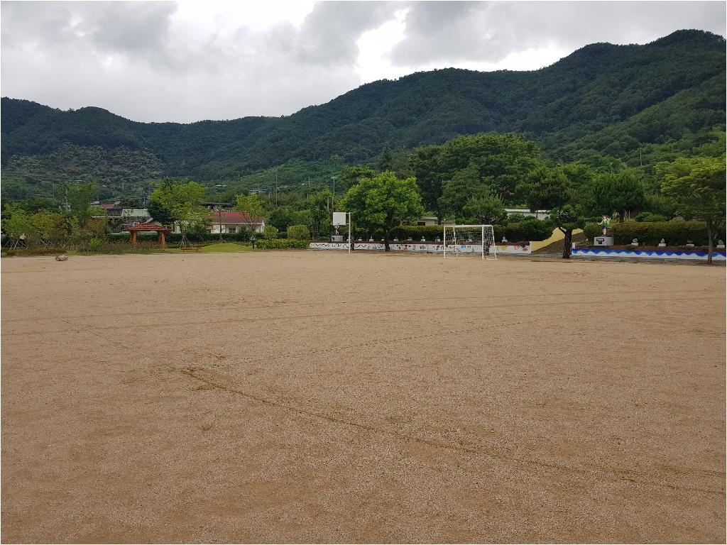 학교 운동장 트랙 및 피구장, 사방치기 설치